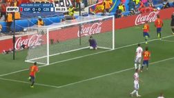 VIDEO / Spagna, segna Pique che scarta un autentico cioccolatino di Iniesta