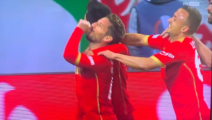 Altra bolgia, altra sinfonia: Napoli in scioltezza in uno degli stadi più incendiari - immagine 1