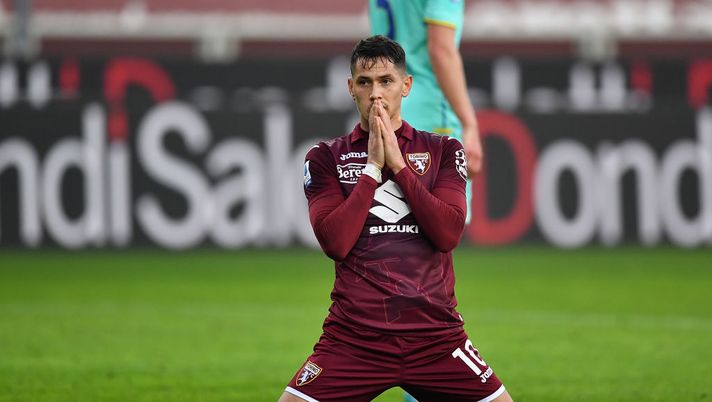TURIN, ITALY - JANUARY 04: Sasa Lukic of Torino FC reacts during the Serie A match between Torino FC and Hellas Verona at Stadio Olimpico di Torino on January 4, 2023 in Turin, Italy. (Photo by Valerio Pennicino/Getty Images) Torino, ai dettagli la trattativa per Lukic al Fulham: saluterà il fantacalcio - immagine 1