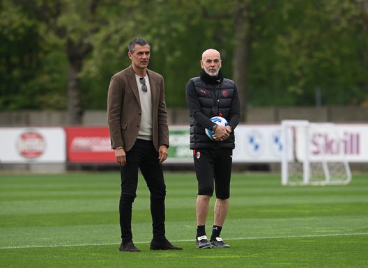 Paolo Maldini e Stefano Pioli (dirigente e allenatore AC Milan) a Milanello durante un allenamento | Milan News (Getty Images) Maldini Pioli AC Milan Milanello