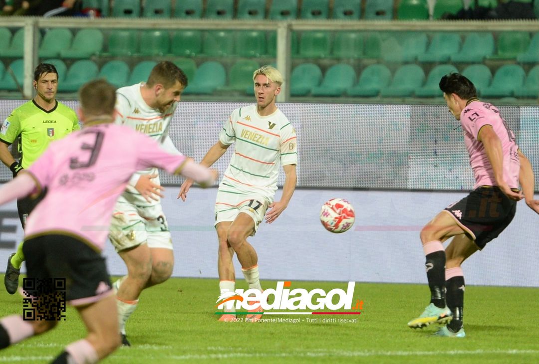 FOTO Palermo-Venezia 0-1, 14ª giornata di Serie B 2022-2023 (Gallery) - immagine 38