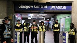 Derby di Glasgow: 8 arresti per “reati aggravati dal punto di vista religioso”, un poliziotto ferito