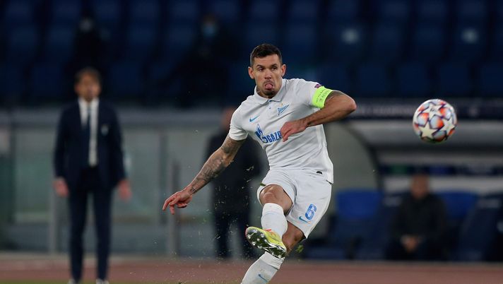 ROME, ITALY - NOVEMBER 24: Dejan Lovren of Zenit St. Petersburg kicks the ball during the UEFA Champions League group F stage match between SS Lazio and Zenit St. Petersburg at Stadio Olimpico on November 24, 2020 in Rome, Italy.  (Photo by Paolo Bruno/Getty Images) 