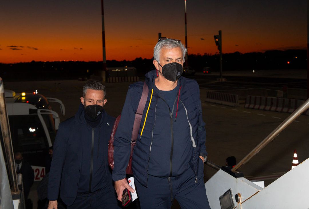 Roma, la partenza della squadra per Bologna – FOTO GALLERY - immagine 13