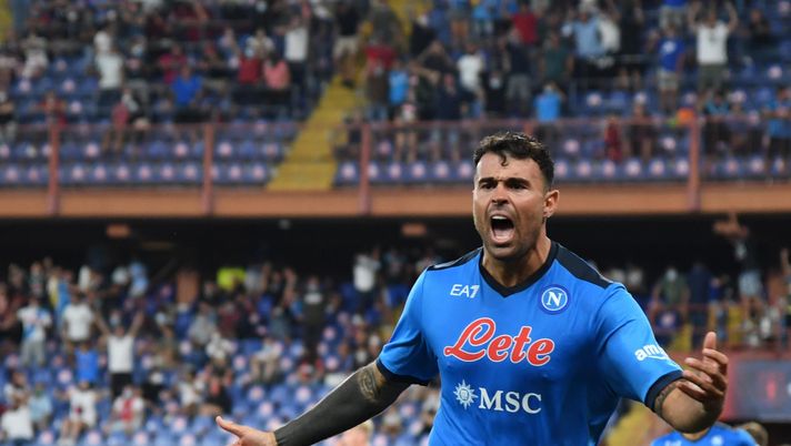 GENOA, ITALY - AUGUST 29: Andrea Petagna of Napoli celebrates after scoring the first goal of Napoli during the Serie A match between Genoa CFC and SSC Napoli at Stadio Luigi Ferraris on August 29, 2021 in Genoa, Italy. (Photo by SSC NAPOLI/SSC NAPOLI via Getty Images) 