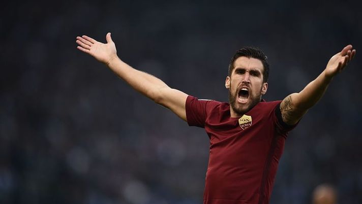 Roma's midfielder from Netherlands Kevin Strootman reacts during the Italian Serie A football match SS Lazio vs AS Roma on December 4, 2016 at the Olympic stadium in Rome. / AFP / FILIPPO MONTEFORTE (Photo credit should read FILIPPO MONTEFORTE/AFP/Getty Images) Non fidatevi! Attenti alle trappole per questa giornata al fantacalcio - immagine 1