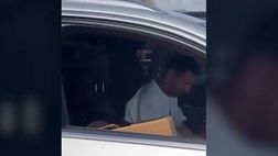 VIDEO / Messi al semaforo: l’emozione di un tifoso che gli urla “ti amo”