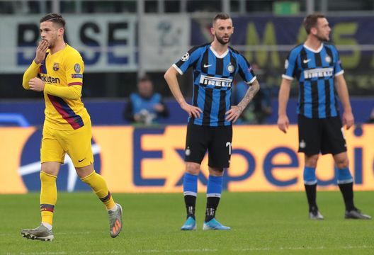 MILAN, ITALY - DECEMBER 10: Carles Perez of FC Barcelona celebrates after scoring the opening goal during the UEFA Champions League group F match between FC Internazionale and FC Barcelona at Giuseppe Meazza Stadium on December 10, 2019 in Milan, Italy. (Photo by Emilio Andreoli/Getty Images) Inter, Inzaghi centra una qualificazione storica… riscrivendo la storia- immagine 2