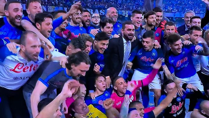 FOTO Il Napoli invita sui social i tifosi a non dimenticare il trionfo in campionato - immagine 1