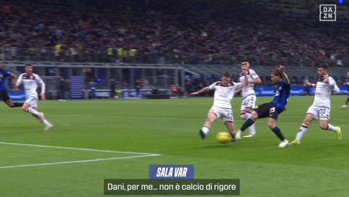 Rigore Barella, il dialogo tra Ayroldi e la sala VAR. Tommasi: “Decisione sbagliata” - immagine 1