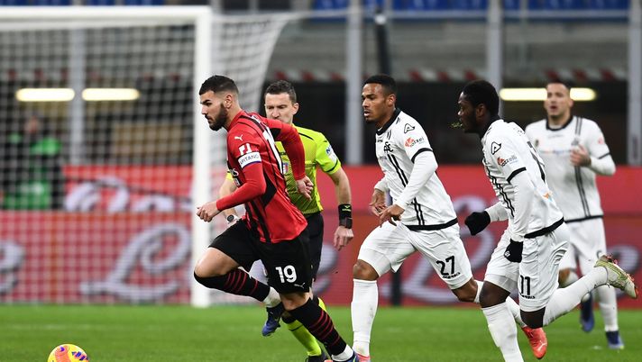 MILAN, ITALY - JANUARY 17: Theo Hernandez of AC Milan in action during the Serie A match between AC Milan and Spezia Calcio at Stadio Giuseppe Meazza on January 17, 2022 in Milan, Italy. (Photo by Claudio Villa/AC Milan via Getty Images)