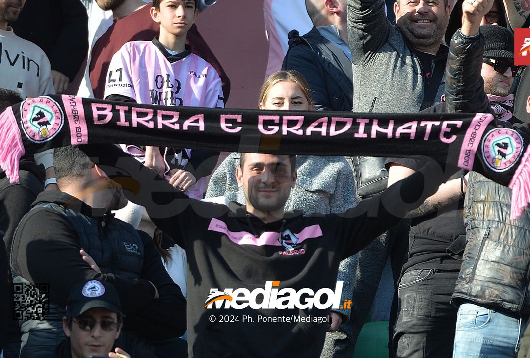 FOTOTIFO Palermo-Como 3-0, gli scatti ai tifosi al “Renzo Barbera” (GALLERY) - immagine 122