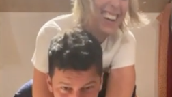 VIDEO / Federica Pellegrini sfida così Matteo Giunta