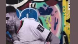 VIDEO / Qatar 2022, Hakimi: il bacio alla madre diventa un murales a Barcellona
