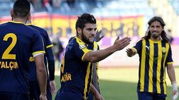 Ankara, la rete è bucata e la palla sembra uscita…ma è gol e l’arbitro lo concede in ritardo…