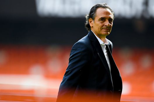 VALENCIA, SPAIN - OCTOBER 22: Head coach Cesare Prandelli of Valencia CF looks on prior to the La Liga match between Valencia CF and FC Barcelona at Mestalla stadium on October 22, 2016 in Valencia, Spain. (Photo by David Ramos/Getty Images) VALENCIA, SPAIN - OCTOBER 22: Head coach Cesare Prandelli of Valencia CF looks on prior to the La Liga match between Valencia CF and FC Barcelona at Mestalla stadium on October 22, 2016 in Valencia, Spain. (Photo by David Ramos/Getty Images)