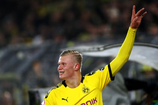 DORTMUND, GERMANY - JANUARY 24: Erling Haland of Borussia Dortmund celebrates scoring his second goal of the game during the Bundesliga match between Borussia Dortmund and 1. FC Koeln at Signal Iduna Park on January 24, 2020 in Dortmund, Germany. (Photo by Dean Mouhtaropoulos/Bongarts/Getty Images) DORTMUND, GERMANY - JANUARY 24: Erling Haland of Borussia Dortmund celebrates scoring his second goal of the game during the Bundesliga match between Borussia Dortmund and 1. FC Koeln at Signal Iduna Park on January 24, 2020 in Dortmund, Germany. (Photo by Dean Mouhtaropoulos/Bongarts/Getty Images)