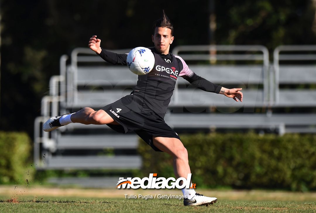  PALERMO, ITALY - FEBRUARY 28: Andrea Accardi in action during a US Citta' di Palermo training session at Tenente Carmelo Onorato Sports Center on February 28, 2019 in Palermo, Italy. (Photo by Tullio M. Puglia/Getty Images) 