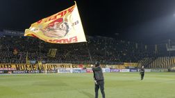Salonicco, il derby dei complotti: tifosi Aris contro il Paok “Smettetela di perseguitarci perchè vi abbiamo battuto…”
