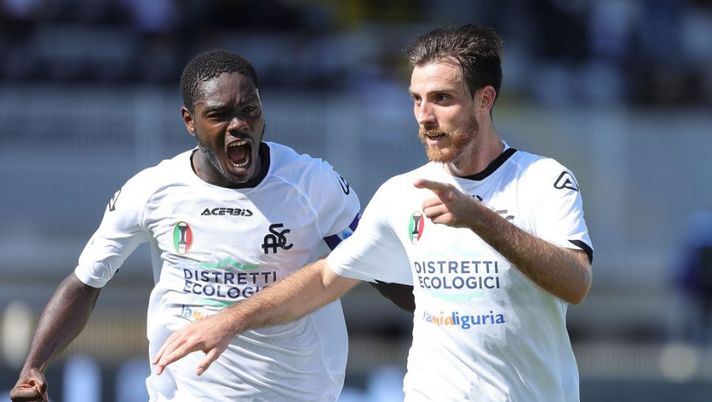 LA SPEZIA, ITALY - SEPTEMBER 04: Simone Bastoni of Spezia Calcio celebrates after scoring a goal during the Serie A match between Spezia Calcio and Bologna FC at Stadio Alberto Picco on September 4, 2022 in La Spezia, Italy. (Photo by Gabriele Maltinti/Getty Images) Ecco undici scommesse per la 17a giornata di Serie A: non solo top player - immagine 1
