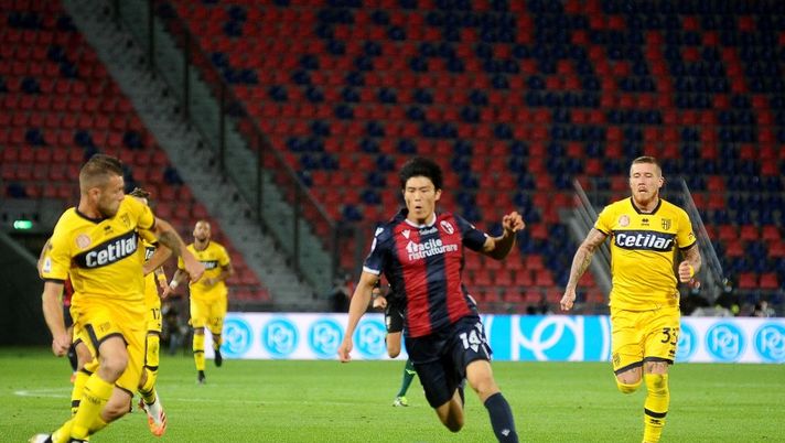 BOLOGNA, ITALY - SEPTEMBER 28: Takehiro Tomiyasu of Bologna FC in actionduring the Serie A match between Bologna FC and Parma Calcio at Stadio Renato Dall'Ara on September 28, 2020 in Bologna, Italy. (Photo by Mario Carlini / Iguana Press/Getty Images) BOLOGNA, ITALY - SEPTEMBER 28: Takehiro Tomiyasu of Bologna FC in actionduring the Serie A match between Bologna FC and Parma Calcio at Stadio Renato Dall'Ara on September 28, 2020 in Bologna, Italy. (Photo by Mario Carlini / Iguana Press/Getty Images)