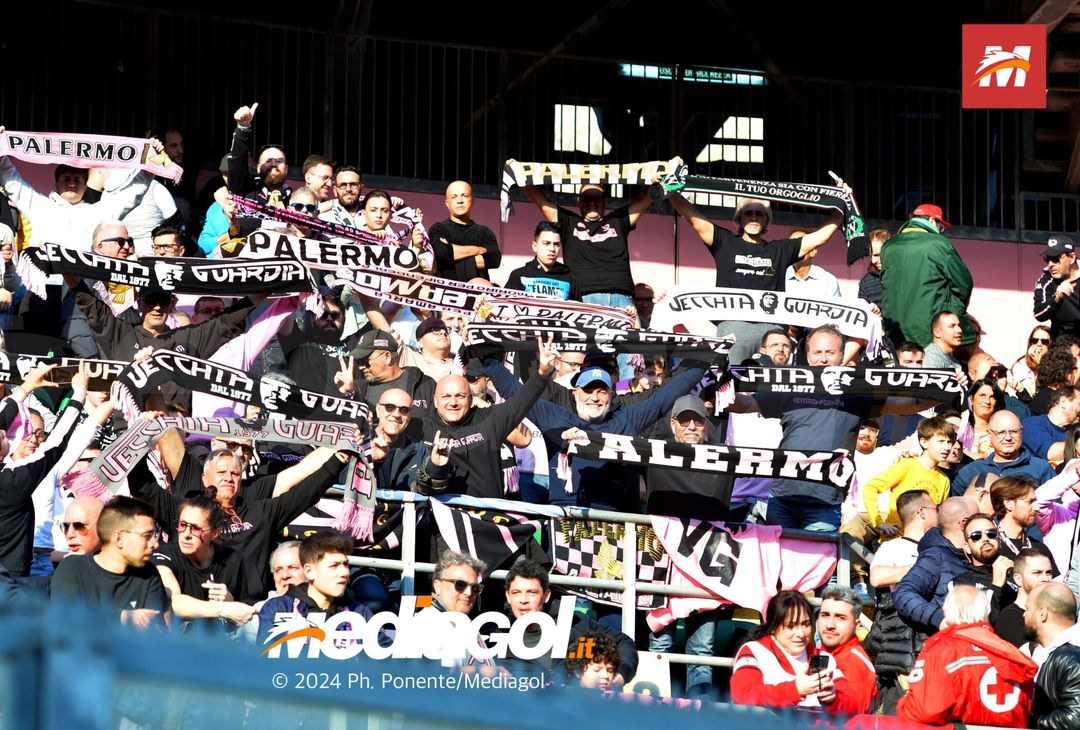 FOTOTIFO Palermo-Como 3-0, gli scatti ai tifosi al “Renzo Barbera” (GALLERY) - immagine 114
