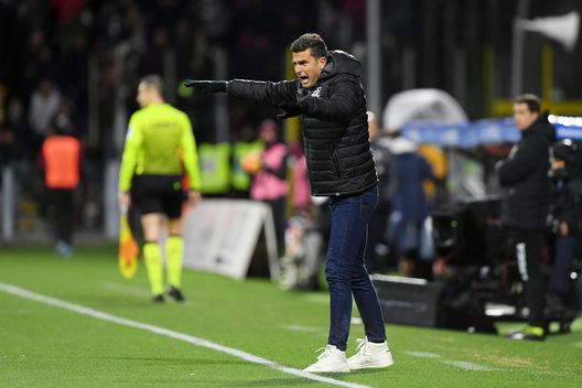 SALERNO, ITALY - FEBRUARY 07: Thiago Motta Spezia Calcio coach during the Serie A match between US Salernitana and Spezia Calcio at Stadio Arechi on February 07, 2022 in Salerno, Italy. (Photo by Francesco Pecoraro/Getty Images) Spezia, Thiago Motta: “Buona partita, peccato. Avremmo potuto trovare un punto” - immagine 1