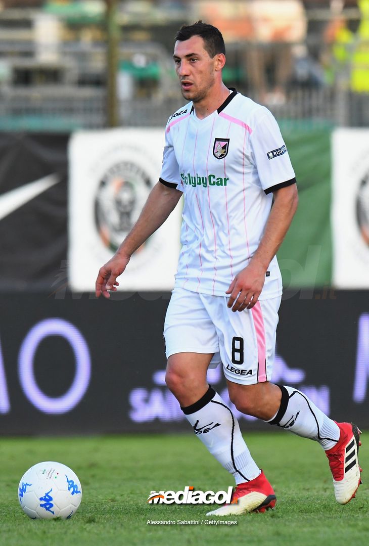  VENICE, ITALY - APRIL 27: Mato Jajalo of US Citta di Palermo in action during the serie B match between Venezia FC and US Citta di Palermo at Stadio Pier Luigi Penzo on April 27, 2018 in Venice, Italy.  (Photo by Alessandro Sabattini/Getty Images) 