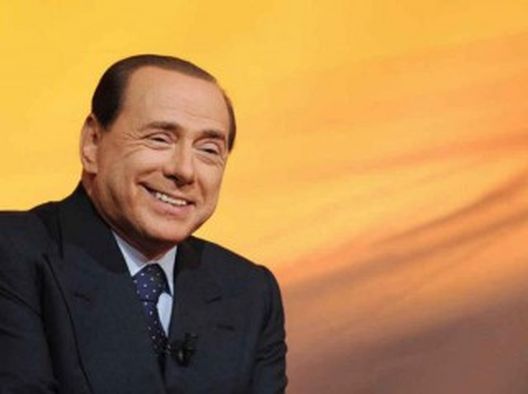 Silvio Berlusconi (fonte foto: www.melty.it) Silvio Berlusconi (fonte foto: www.melty.it)