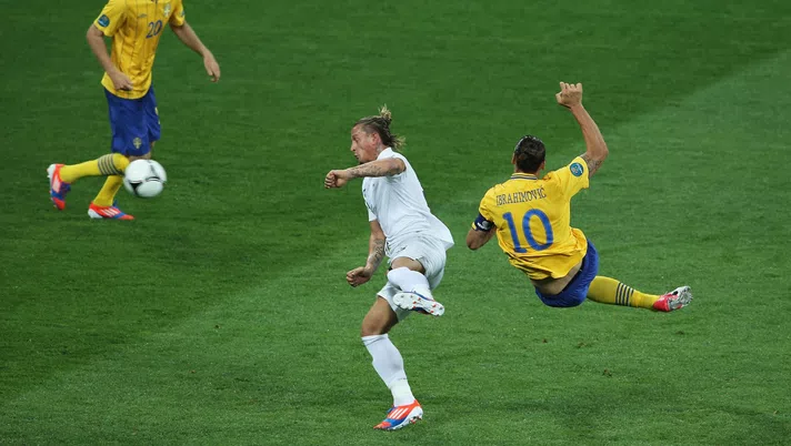 KIEV, UKRAINE - JUNE 19: Zlatan Ibrahimovic of Sweden scores the opening goal during the UEFA EURO 2012 group D match between Sweden and France at The Olympic Stadium on June 19, 2012 in Kiev, Ukraine. (Photo by Ian Walton/Getty Images)