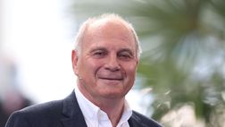 Hoeness, il re delle salsicce che ce l’ha coi vegani: “A lungo andare la gente si ammala. E se li critichi…”