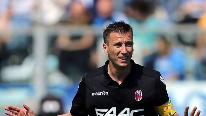 EMPOLI, ITALY - MAY 01: Daniele Gastaldello of Bologna FC reacts during the Serie A match between Empoli FC and Bologna FC at Stadio Carlo Castellani on May 1, 2016 in Empoli, Italy.  (Photo by Gabriele Maltinti/Getty Images)  Bologna, due assenze importanti e un rientro: così cambia la difesa in vista del Chievo - immagine 1