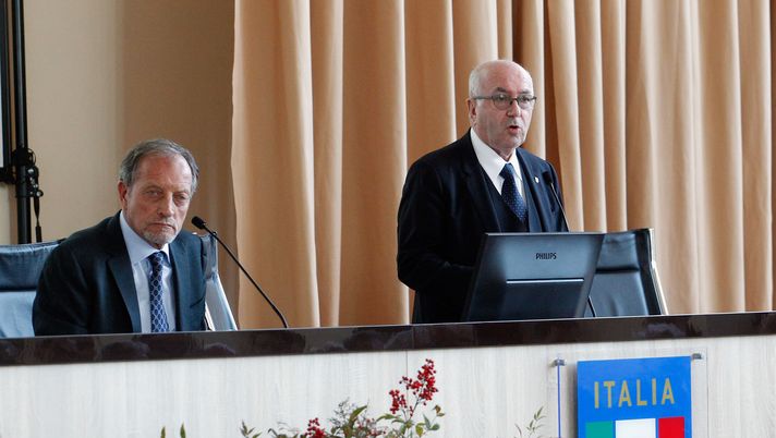 FLORENCE, ITALY - MARCH 27: Renzo Ulivieri (L) and Carlo Tavecchio attend at Italian Football Federation 'Panchine D'Oro E D'Argento' Prize at Coverciano on March 27, 2017 in Florence, Italy. (Photo by Maurizio Lagana/Getty Images) FLORENCE, ITALY - MARCH 27: Renzo Ulivieri (L) and Carlo Tavecchio attend at Italian Football Federation 'Panchine D'Oro E D'Argento' Prize at Coverciano on March 27, 2017 in Florence, Italy. (Photo by Maurizio Lagana/Getty Images)