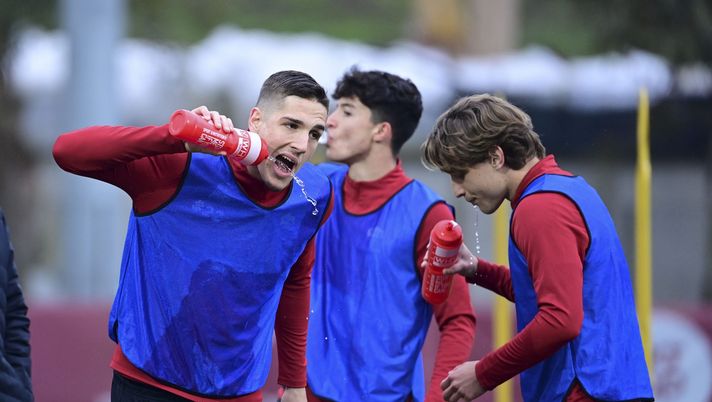 ROME, ITALY - JANUARY 31: AS Roma player Nicolò Zaniolo during a training session on January 31, 2022 in Rome, Italy. (Photo by Luciano Rossi/AS Roma via Getty Images) Roma, Zaniolo educato: è virale l’hashtag su Twitter. Scatenati i tifosi - immagine 1