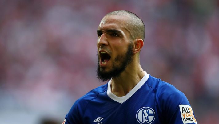 DUESSELDORF, GERMANY - OCTOBER 06: Nabil Bentaleb of FC Schalke 04 celebrates during the Bundesliga match between Fortuna Duesseldorf and FC Schalke 04 at Esprit-Arena on October 6, 2018 in Duesseldorf, Germany.  (Photo by Dean Mouhtaropoulos/Bongarts/Getty Images) 