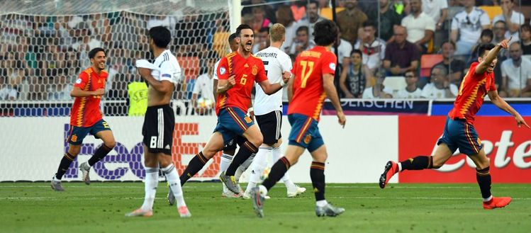 UDINE, ITALY - JUNE 30: Fabián Ruiz of Spain celebrates after scoring the opening goal during the 2019 UEFA U-21 Final between Spain and Germanyat Stadio Friuli on June 30, 2019 in Udine, Italy. (Photo by Alessandro Sabattini/Getty Images) UDINE, ITALY - JUNE 30: Fabián Ruiz of Spain celebrates after scoring the opening goal during the 2019 UEFA U-21 Final between Spain and Germanyat Stadio Friuli on June 30, 2019 in Udine, Italy. (Photo by Alessandro Sabattini/Getty Images)