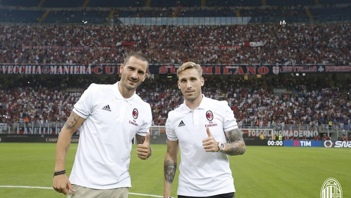 Leonardo Bonucci e Lucas Biglia, nuovi acquisti del Milan, presentati a San Siro (credits: acmilan.com) 