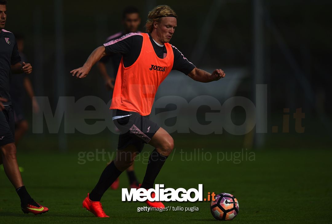  BAD KLEINKIRCHHEIM, AUSTRIA - JULY 19:  Oscar Hiljemark in action during a training session at US Citta' di Palermo training base on July 19, 2016 in Bad Kleinkirchheim, Austria.  (Photo by Tullio M. Puglia/Getty Images)  