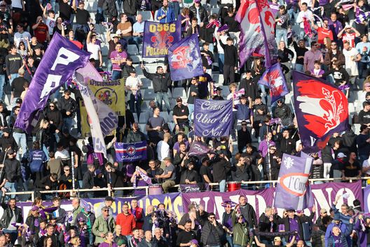 GERMOGLI PH: 20 APRILE 2023 FIRENZE STADIO ARTEMIO FRANCHI CONFERENCE LEAGUE FIORENTINA VS LECH POZNAN NELLA FOTO TIFOSI CURVA FIESOLE Coppa Italia: treni speciali da Milano e Bologna. Ma solo per gli interisti!- immagine 2