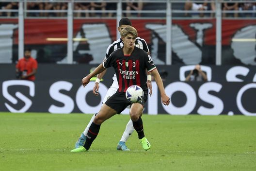 Charles De Ketelaere (attaccante AC Milan) al suo debutto durante Milan-Udinese 4-2 (Serie A 2022-2023) | News (Getty Images) Charles De Ketelaere AC Milan Milan-Udinese 4-2 Serie A 2022-2023