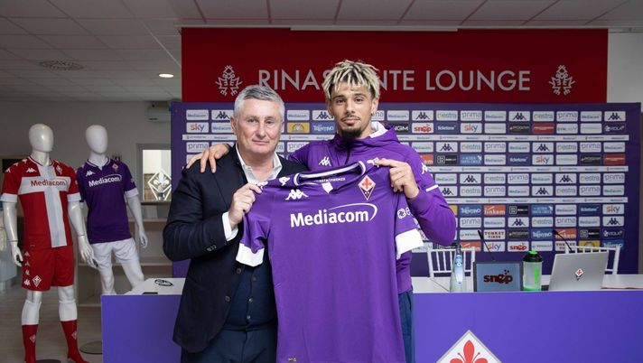 Firenze, presentazione del nuovo giocatore della Fiorentina Kevin Malcuit allo stadio Artemio Franchi, nella foto Daniele Pradè 2021 02 01 © Niccolò Cambi/Massimo Sestini Firenze, presentazione del nuovo giocatore della Fiorentina Kevin Malcuit allo stadio Artemio Franchi, nella foto Daniele Pradè 2021 02 01 © Niccolò Cambi/Massimo Sestini