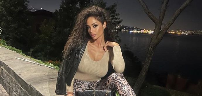 Foto: Instagram Raffaella Fico, il lato B è spaziale: che buongiorno ai follower!- immagine 2