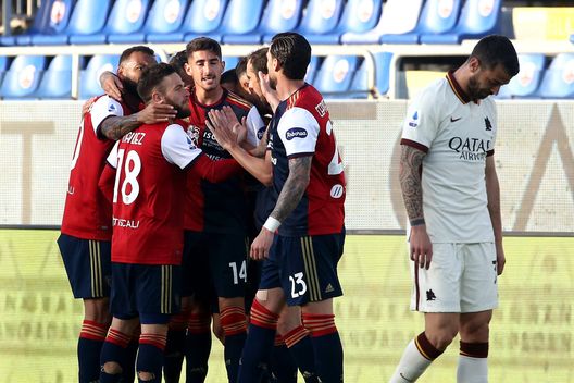  CAGLIARI, ITALY - APRIL 25: Razvan Marin of Cagliari celebrates his goal 2-1 during the Serie A match between Cagliari Calcio and AS Roma at Sardegna Arena on April 25, 2021 in Cagliari, Italy. Sporting stadiums around Italy remain under strict restrictions due to the Coronavirus Pandemic as Government social distancing laws prohibit fans inside venues resulting in games being played behind closed doors. (Photo by Enrico Locci/Getty Images) 