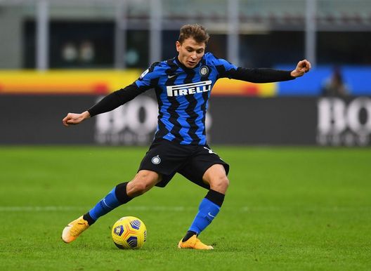 MILAN, ITALY - NOVEMBER 22: Nicolo Barella of FC Internazionale in action during the Serie A match between FC Internazionale and Torino FC at Stadio Giuseppe Meazza on November 22, 2020 in Milan, Italy. (Photo by Claudio Villa - Inter/Inter via Getty Images) Inter, in mediana ci sono delle difficoltà: soprattutto in fase di non possesso- immagine 2