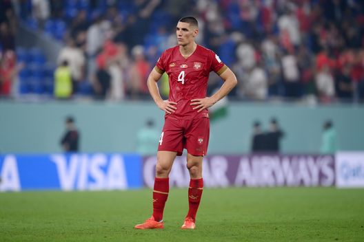 DOHA, QATAR - DECEMBER 02: Nikola Milenkovic of Serbia reacts after the 2-3 loss during the FIFA World Cup Qatar 2022 Group G match between Serbia and Switzerland at Stadium 974 on December 02, 2022 in Doha, Qatar. (Photo by Laurence Griffiths/Getty Images) Il pagellone del Mondiale: Marocco storico, Serbia sprecona- immagine 2