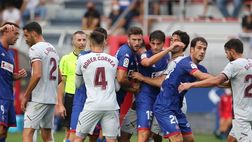 Amorebieta feroce nel derby: due rigori contro e in dieci, ma conquista un punto