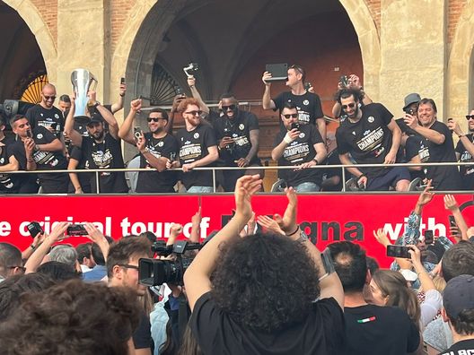 FOTO TBW – La festa della Virtus in Piazza Maggiore dopo la conquista dell’Eurocup- immagine 8