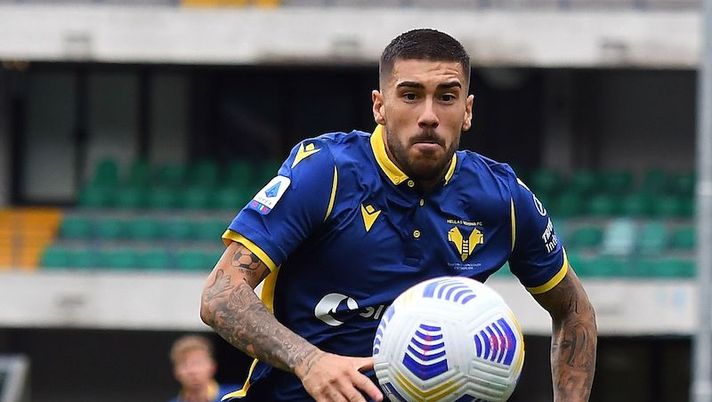 VERONA, ITALY - SEPTEMBER 27: Mattia Zaccagni of Hellas Verona in action during the Serie A match between Hellas Verona FC and Udinese Calcio at Stadio Marcantonio Bentegodi on September 27, 2020 in Verona, Italy. (Photo by Alessandro Sabattini/Getty Images) Zaccagni alla Lazio: la gestione al fantacalcio con Sarri tra asta e scambi - immagine 1