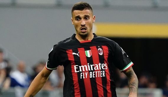 Rade Krunic (centrocampista AC Milan), qui durante Milan-Udinese 4-2 (Serie A 2022-2023) | News (Getty Images) Rade Krunic AC Milan Milan-Udinese 4-2 Serie A 2022-2023