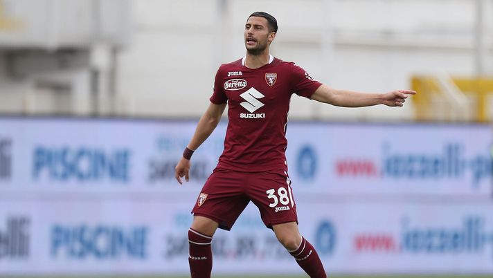 LA SPEZIA, ITALY - MAY 15: Rolando Mandragora of Torino FC in action during the Serie A match between Spezia Calcio and Torino FC at Stadio Alberto Picco on May 15, 2021 in La Spezia, Italy. (Photo by Gabriele Maltinti/Getty Images) Padre Mandragora: “Rolando si farà amare, è il play ideale. L’Europa ha pesato” - immagine 1